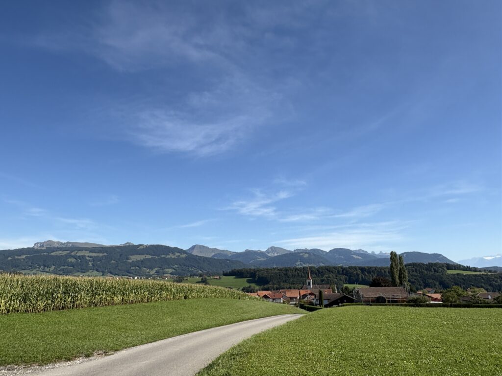 20250906_1151_RetouraChapelle